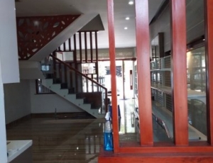 Cho thuê nhà 3 tầng mới,đẹp giá rẻ MT đường Kinh Dương Vương,Đà Nẵng.LH:0905.606.910